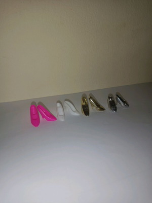 Vintage doll shoes used for 90s-2000s fashion dolls