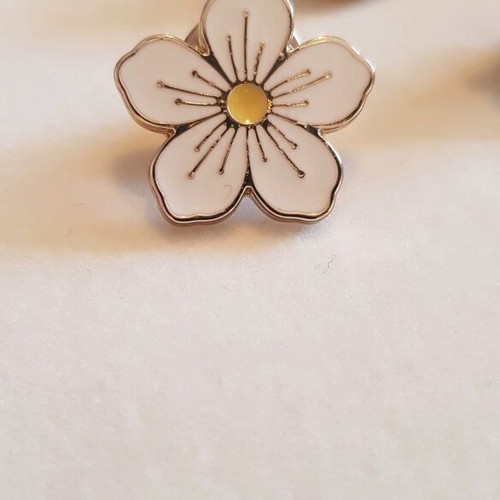 Burberry pins new, set of 3 pieces