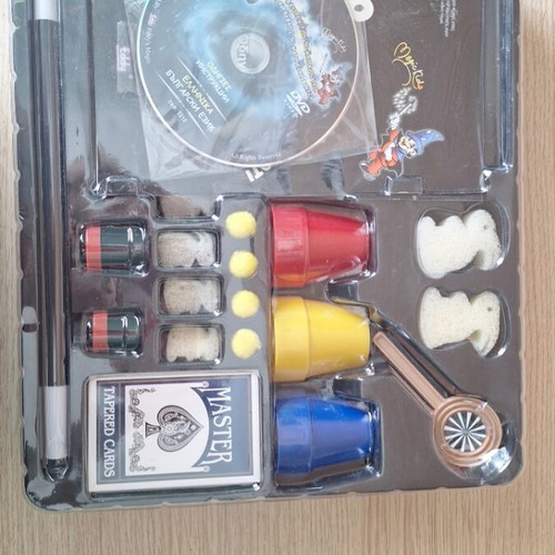Magic suitcase with 50 magic tricks like new