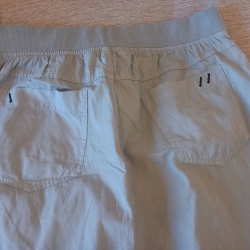 A.L.E. women's skirt gray with pattern, like new, size Large