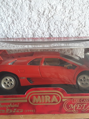 Ламборгини Диабло (1990) Метален колекционерен автомобил в мащаб 1:18