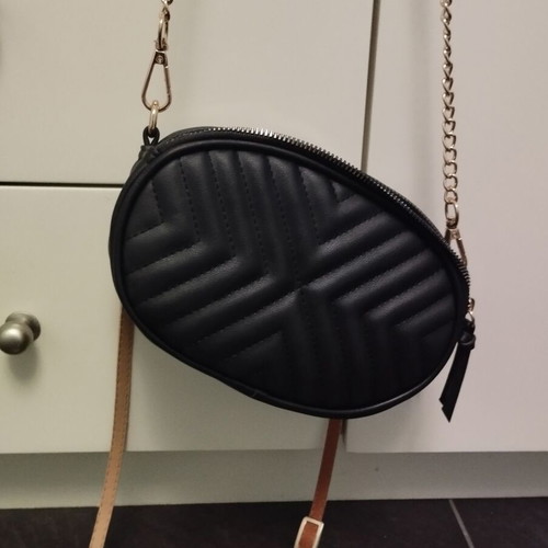 Quilted bag like new, shoulder type, black with chain and brown strap