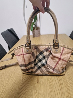 Burberry τσάντα χειρός μεταχειρισμένη, μπεζ με ανάγλυφο σχέδιο