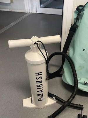 Airush kite pump και Vissla 7seas dry bag μεταχειρισμένα