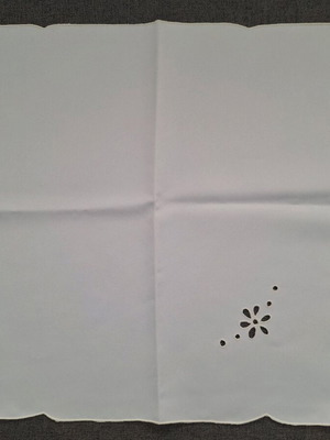 Set of 5 new white satin table runners with design