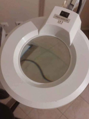 LED Лампа с Лупа на Колела Като Нова