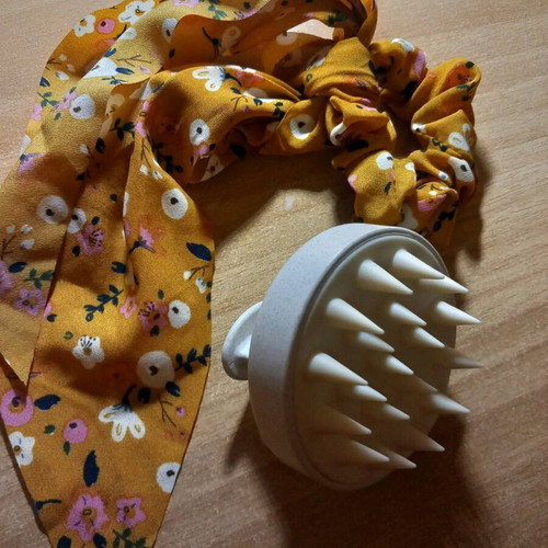 Hair scrunchie with ribbon like new and free scalp massage comb