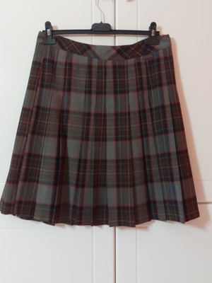 Pleated Tartan Skirt gray and red like new, size M 38 10
