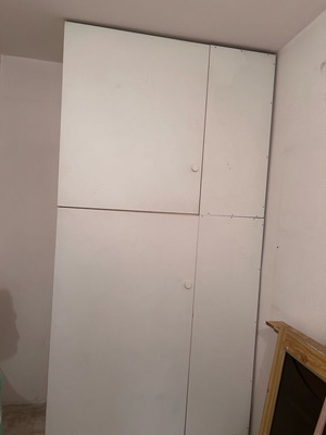 Ντουλάπα ξύλινη λευκή μεταχειρισμένη για αποθήκευση