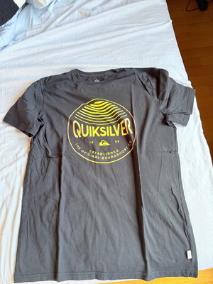 Μπλούζα Quiksilver μαύρη με μεγάλο λογότυπο, μέγεθος Medium, πολύ καλή