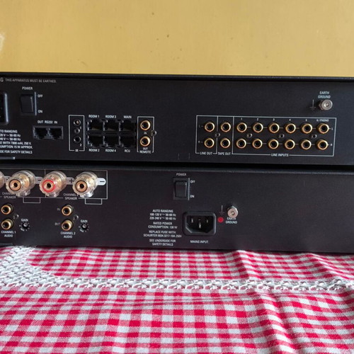 Linn Majik Kontrol/Majik 2100 preamplifier and power amplifier set like new