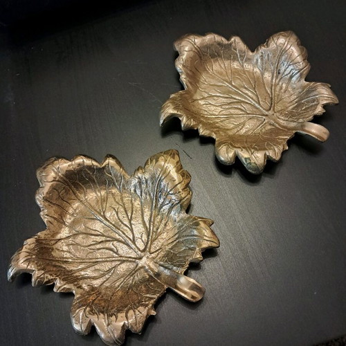 Vintage brass ashtrays leaf-shaped set of 2 like new