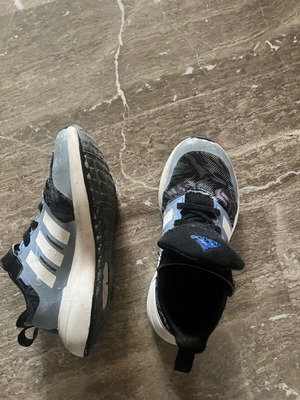 Adidas unisex kids athletic shoes used, size 30, black