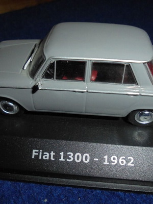 Миниатюрна кола Fiat 1300 1962 нова, сива