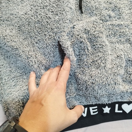 Winter hoodie like new, warm crop top style with front pocket