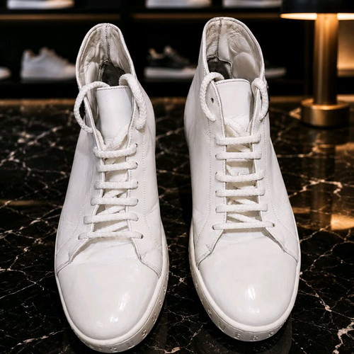 Versace Versus Lion Head sneakers size 43 like new, white leather