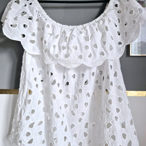 Ale white top size M like new, open shoulder guipure