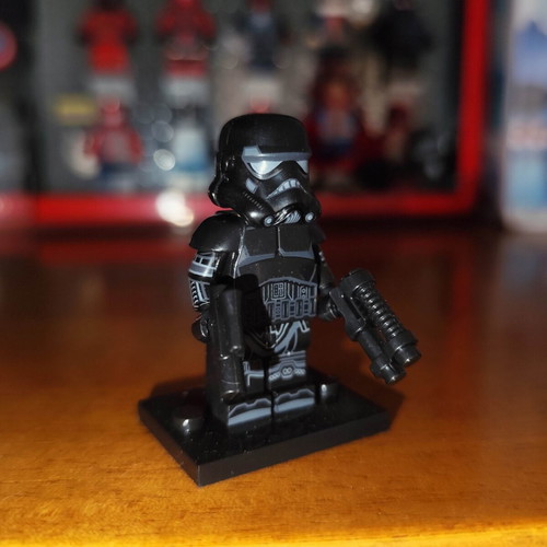 Shadow Stormtrooper figure like new with base and two blasters
