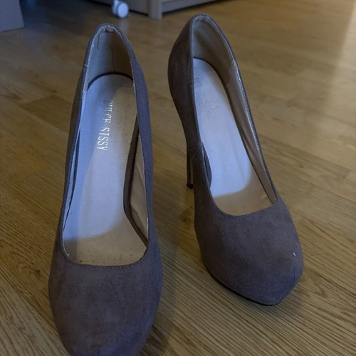 High heels dark beige used in good condition