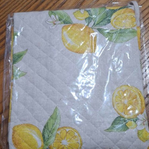 Quilted cotton kitchen apron new with lemon design