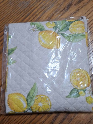 Quilted cotton kitchen apron new with lemon design