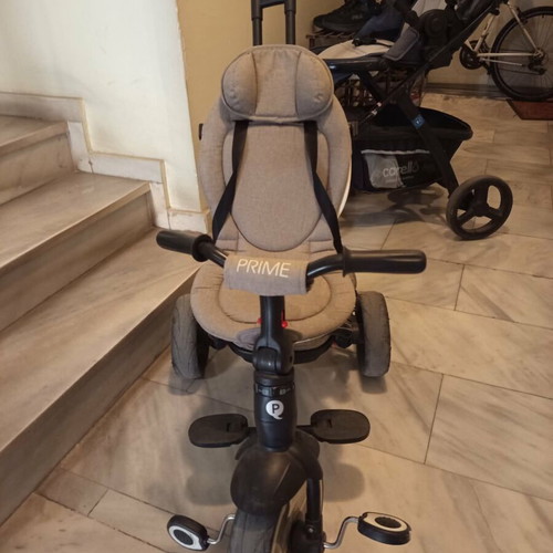 Children's tricycle like new with storage under seat