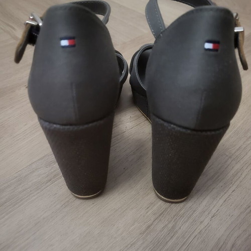 Tommy Hilfiger khaki platform sandals size 38 like new