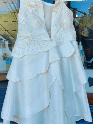 White embroidered evening dress with beads and sequins like new