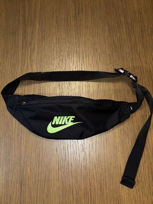 Nike μπανάνα τσάντα με πράσινο λογότυπο