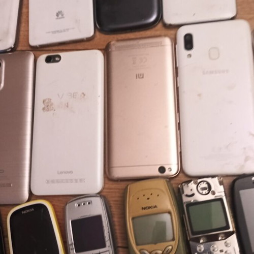 Mobile phones used, pack of 23 various models, no chargers