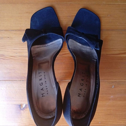 Leather women's black pumps like new, size 40