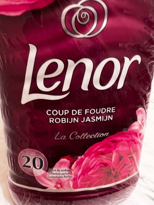 Lenor detergent set new, 1 bottle