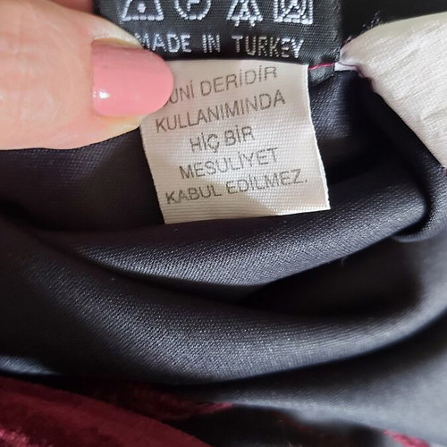 Adilisik velvet skirt with embroidery and slits like new, sizes L/XL