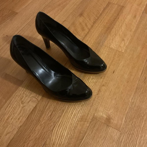 Stuart Weitzman patent leather pumps with 8cm heel like new, black size 37.5