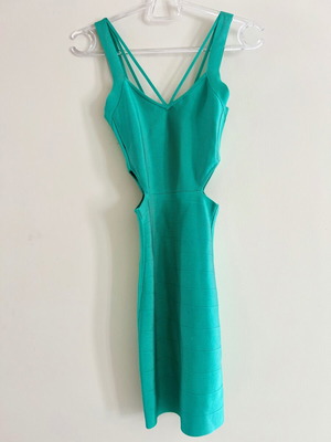 Marciano mini dress with side cutouts like new, turquoise