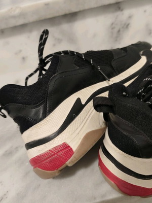 Renato Garini athletic shoes like new, size 38, black and red