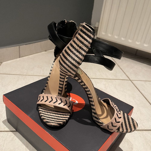 Exe sandal used in very good condition, size 40