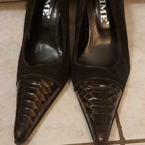 Leather pointed black pumps like new, size 38