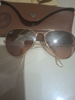 Ray Ban Aviator sunglasses like new, gold color