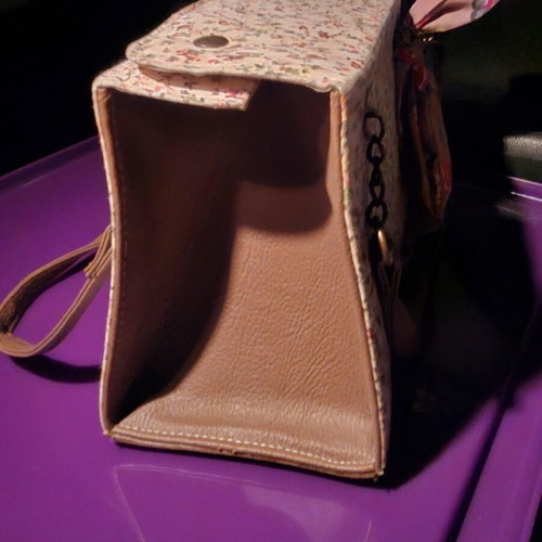 Handbag printed with bow like new, beige and red
