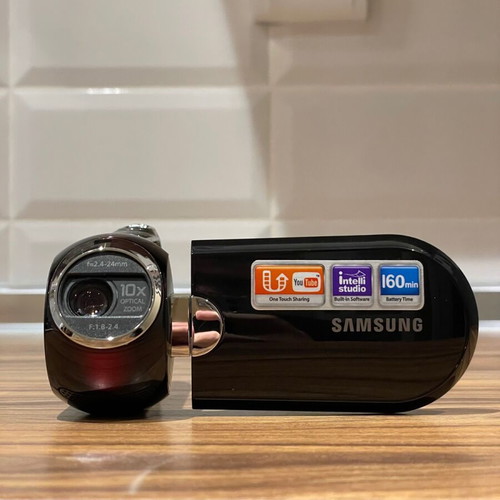 Samsung SMX-C10 Metalic Red camcorder new