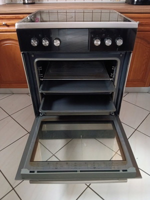 Grundig GFBM23420XC electric stove like new, 72L, 8 cooking modes