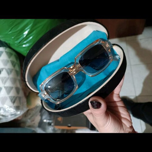 Unisex sunglasses with brown acetate square frame and polarized lens like new