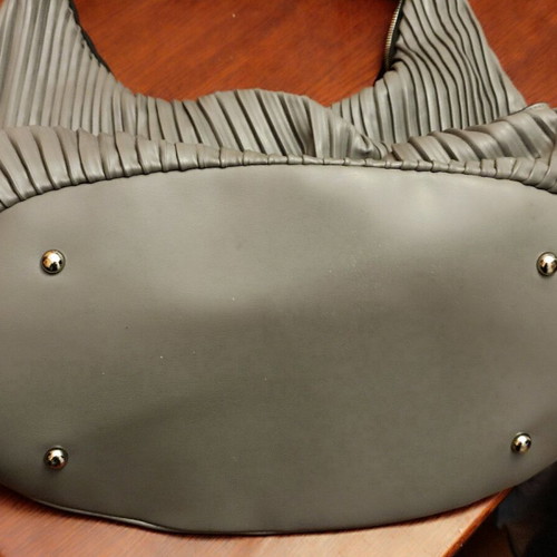 Gray shoulder bag like new with extra long strap