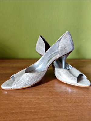 Peep Toe Pumps DeFacto silver size 39 like new, genuine leather