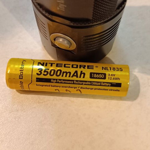 Nitecore TM06S Tiny Monster flashlight like new