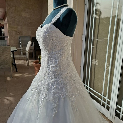 Elegant wedding dress size L white new with storage bag and petticoat