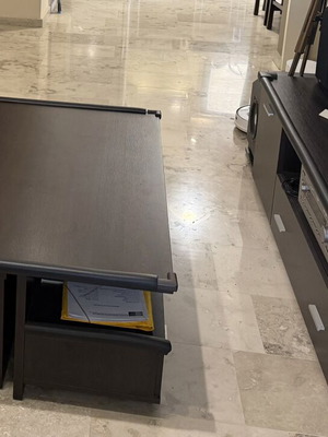 Σύνθεση τηλεόρασης και τραπεζάκι σαλονιού χρώματος wenge σαν καινούργιο