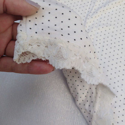 White polka dot top like new with lace details, size S