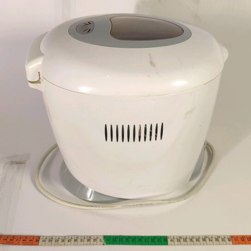 Princess bread maker used, kneads and bakes automatically